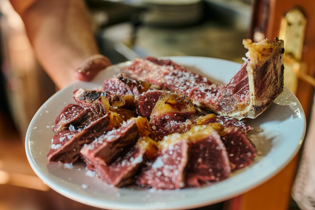 En mejor chuletón junto a San Juan de Gaztelugache